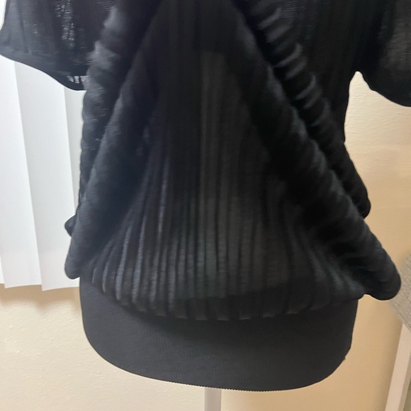 WHITE HOUSE BLACK MARKET TOP SIZE M. - Picture 8 of 12